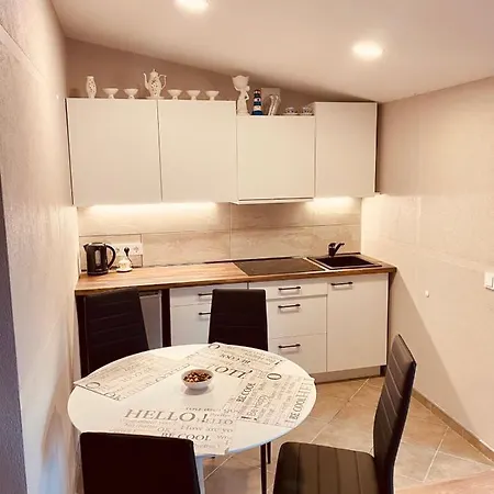 Stylish 2 Bedrooms Apartment *